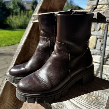 Bottines brunes foncées 