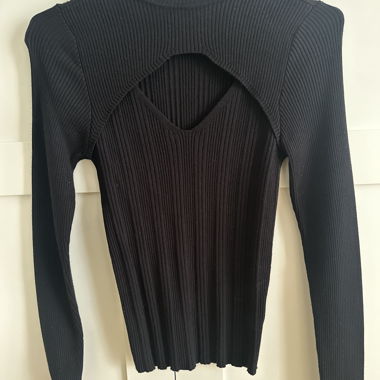 long-sleeve shirt with cutout black