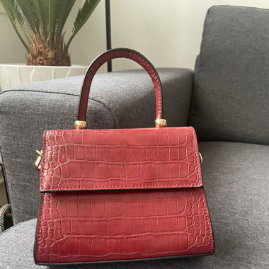 Hübsche Henkel/Crossbodytasche Mango neu