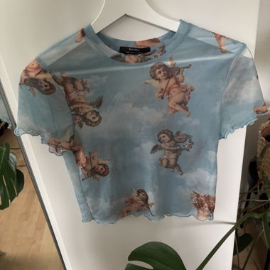 T-shirt avec ange de Bershka