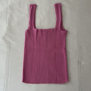 pink top