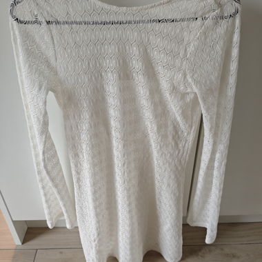 Robe blanche en dentelle avec doublure