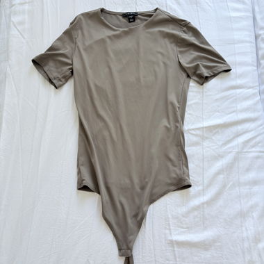 Body beige/marron à manches courtes