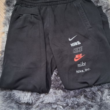 Nike black shorts junior XL