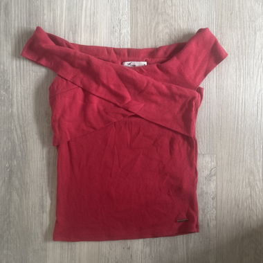 HOLLISTER OFF-SHOULDER TOP