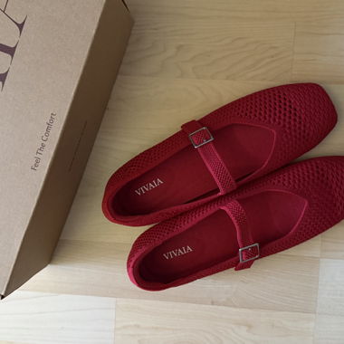 Red mesh flats