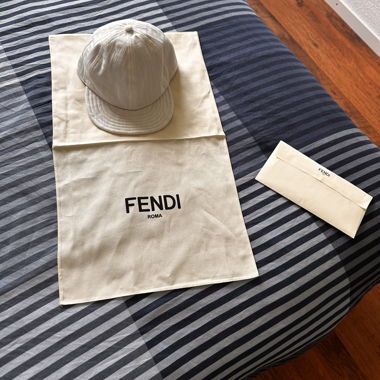 Weiße Fendi Kappe