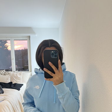 Hellblauer Nike Pullover