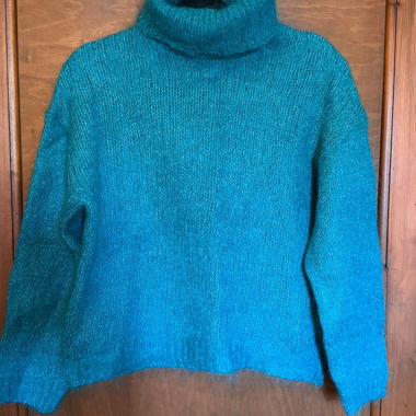 Pull col roulé en grosse maille turquoise 