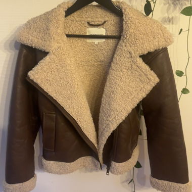 Veste en cuir fourrée et douillette