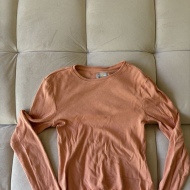 Rostorange Crop-Top mit Rippstoff und Rüschen
