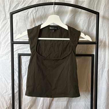 Motel Sleeveless Top