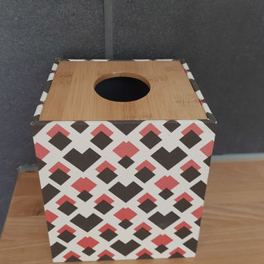 Dekorative Taschentuchbox und "Tischabfall"