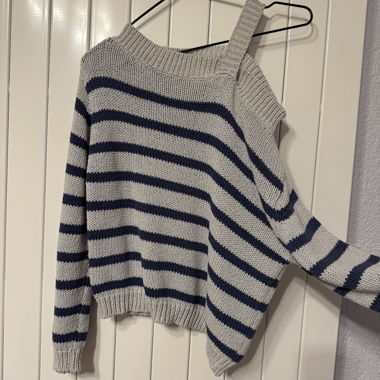 Pull&Bear striped one-shoulder sweater S
