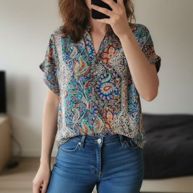 Short-sleeve blouse