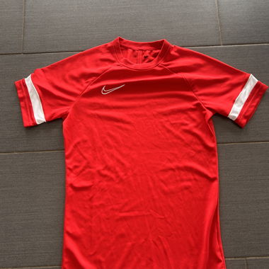 Maillot de sport Nike rouge