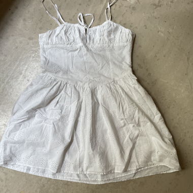 kurzes, weisses kleid