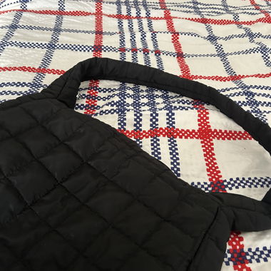 Schwarze Stepp-Tasche