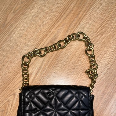 Tasche mit goldenen Detail