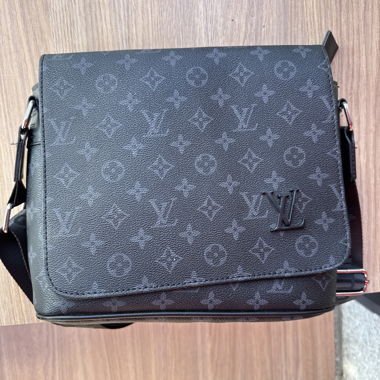 Louis Vuitton Messenger Bag