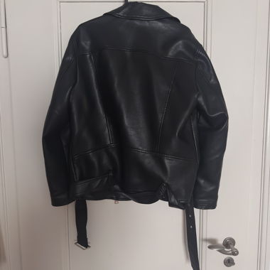 Veste en cuir synthétique noire