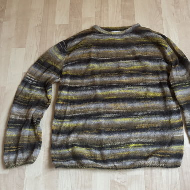 Weicher Strickpullover mit Streifenmuste