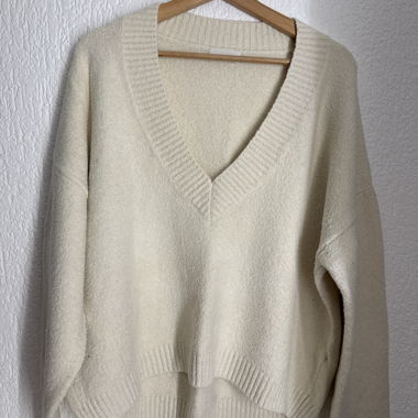 Beiger V-Ausschnitt Pullover