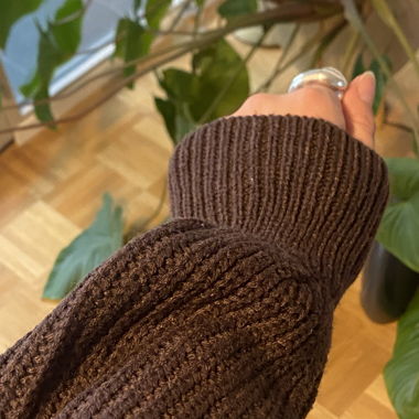 Brauner langer Strickpulli
