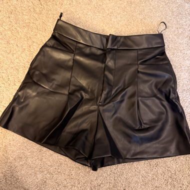 Short noir effet cuir