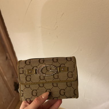 Guess wallet