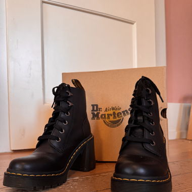Dr. Martens Jesy Black 