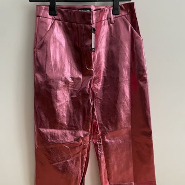 Joli pantalon matière métallique rose 