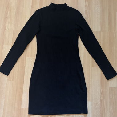 Schwarzes Kleid