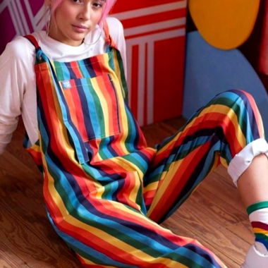Salopette rayée arc-en-ciel