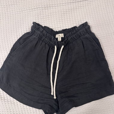 H&M schwarzer Short 100% Leinen