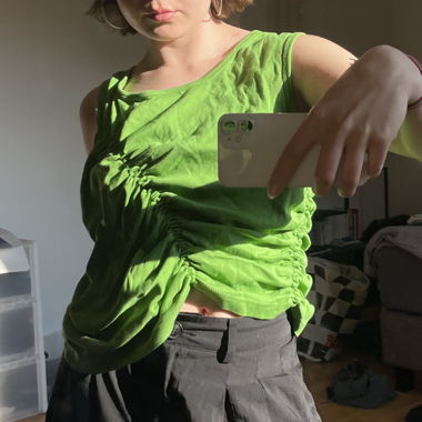 grünes Top