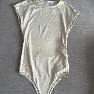 Body beige a maniche corte