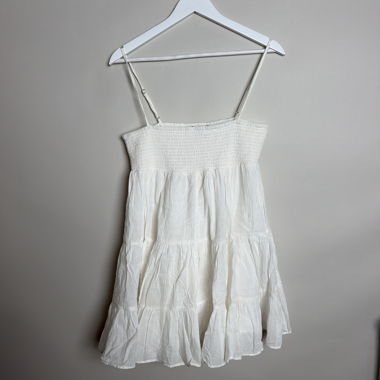 Weisses Smocking-Minikleid