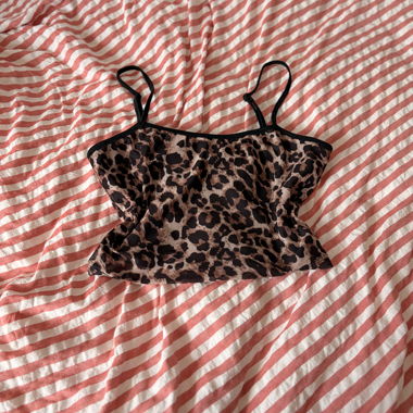 Top con stampa leopardata