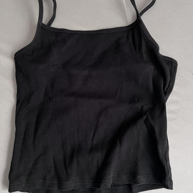 Schwarzes Ripphemd