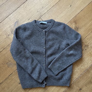 Grauer Cardigan aus Wolle