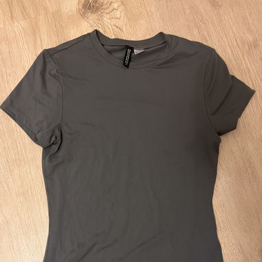 basic t shirt