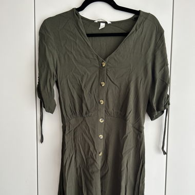 Kleid zum knöpfen