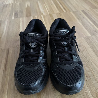 saucony sneaker