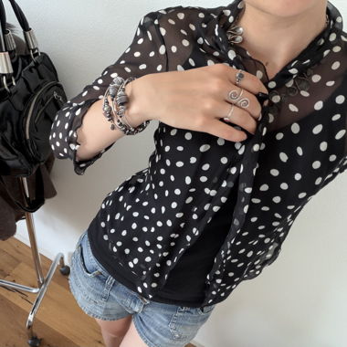 Blusa di chiffon a pois