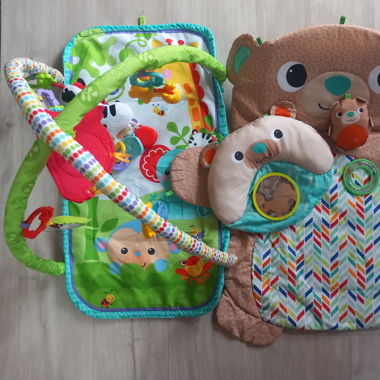 Lot de 2 tapis pour bébé avec hochets