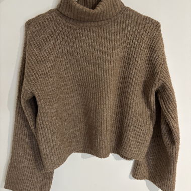 Brauner Strickpullover Rollkragen