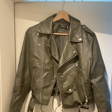 Grüne Lederjacke