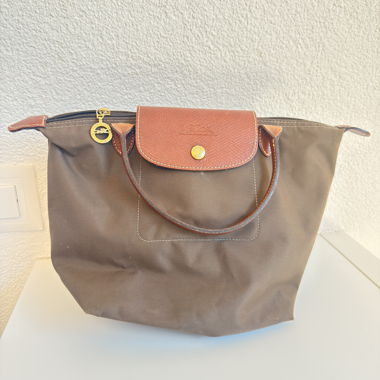 Sac à main brun avec anses en cuir
