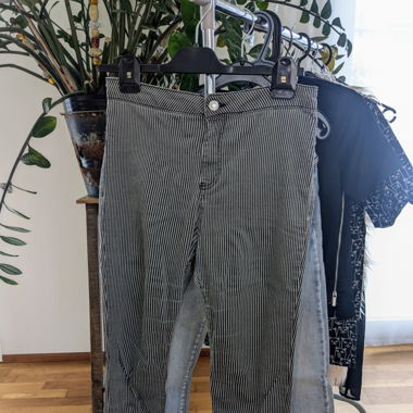 Gestreifte Hose